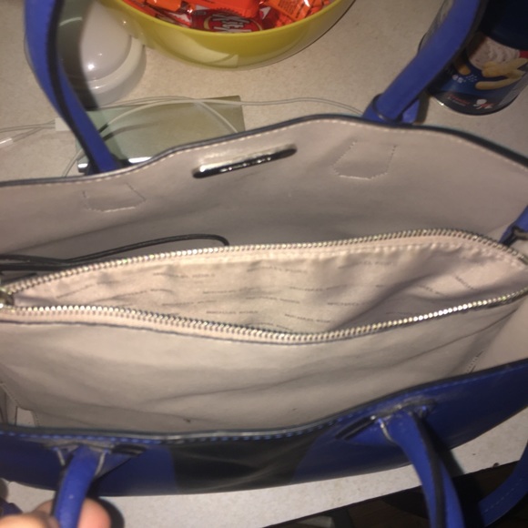 authentic Michael Kors purse MAKE OFFER MUST GO!!! - Picture 3 of 7